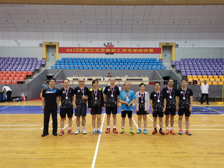 5dae925e7b0a3.jpg 小合影_副本.jpg