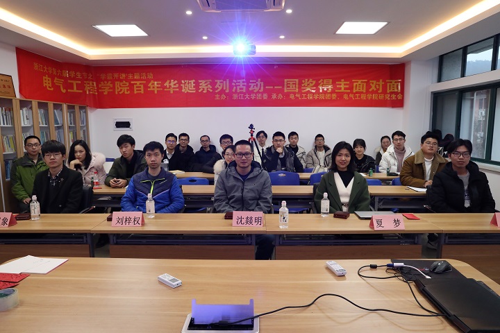 5e0f2f18233e7.JPG 合影 (1).JPG